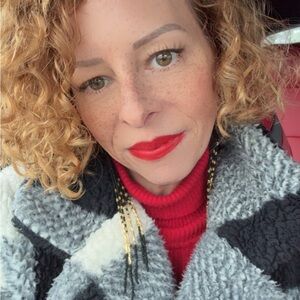 Meet your Posher, Andrea